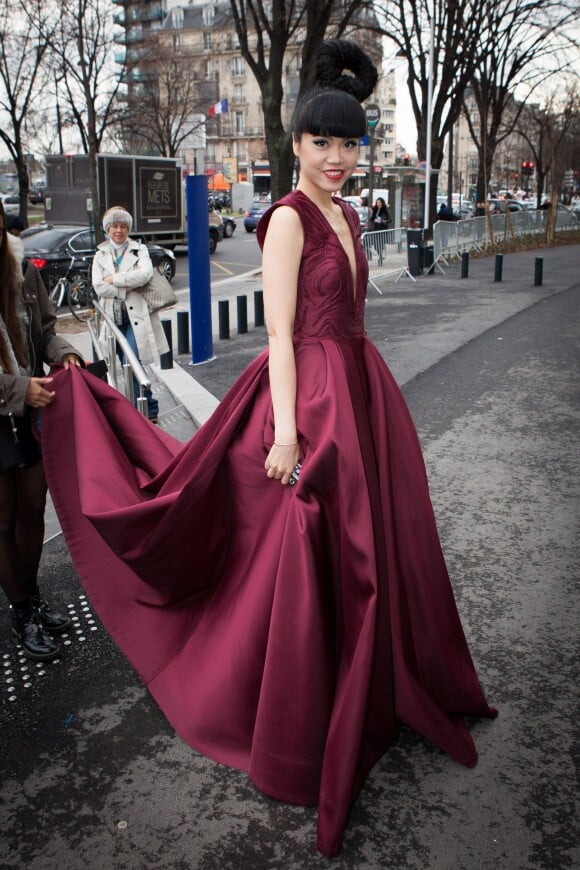 Jessica Minh Anh arrive à la Maison de la Radio pour assister au défilé Stéphane Rolland haute couture printemps-été2015. Paris, le 27 janvier 2015.