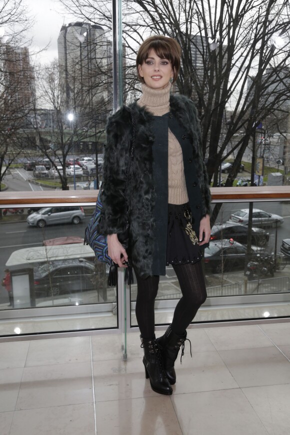 Frédérique Bel assiste au défilé Stéphane Rolland haute couture printemps-été 2015 à La Maison de la Radio. Paris, le 27 janvier 2015.