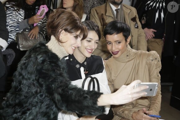 Frédérique Bel, Vanessa Guide et Sonia Rolland assistent au défilé Stéphane Rolland haute couture printemps-été 2015 à La Maison de la Radio. Paris, le 27 janvier 2015.