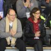 Le prince Albert II de Monaco et la princesse Caroline de Hanovre au premier rang pour encourager la princesse Alexandra de Hanovre qui présentait son programme long de patinage au Festival olympique de la jeunesse européenne (FOJE) d'hiver 2015, le 28 janvier à Dornbirn, en Autriche.