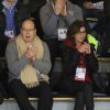 Le prince Albert II de Monaco et la princesse Caroline de Hanovre au premier rang pour encourager la princesse Alexandra de Hanovre qui présentait son programme long de patinage au Festival olympique de la jeunesse européenne (FOJE) d'hiver 2015, le 28 janvier à Dornbirn, en Autriche.