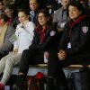 La princesse Alexandra de Hanovre entre son oncle, le prince Albert de Monaco, et sa maman, la princesse Caroline de Hanovre, venus la soutenir alors qu'elle présentait son programme long de patinage au Festival olympique de la jeunesse européenne (FOJE) d'hiver 2015, le 28 janvier à Dornbirn, en Autriche.