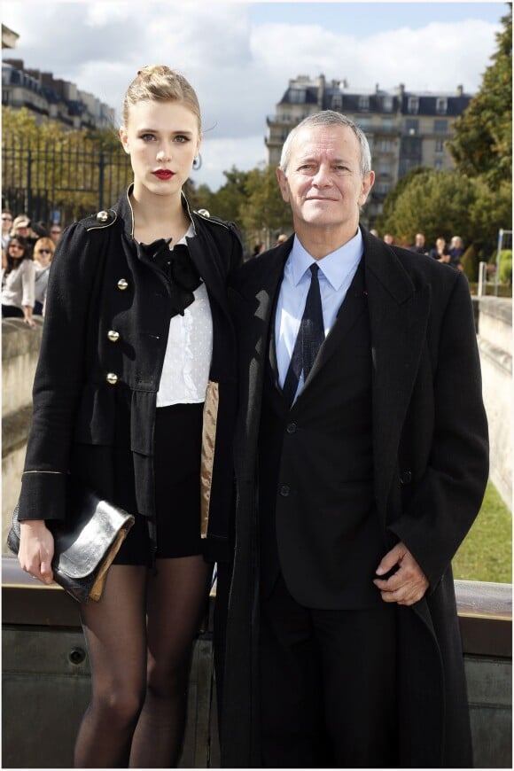 Francis Huster et Gaia Weiss lors du défilé Christian Dior à Paris le 28 septembre 2012