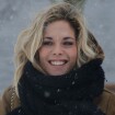 Alysson Paradis : Ravissante sous la neige avec Christa Théret, brune