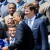 Barack Obama recevant le 8 juin 2012 Eli Manning et les Giants de New York à la Maison Blanche, à Washington, après leur victoire dans le Super Bowl la même année.