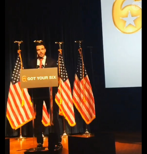 Charlie Ebersol s'exprime à la Maison Blanche, à Washington, face à Michelle Obama, le vendredi 30 janvier 2015.