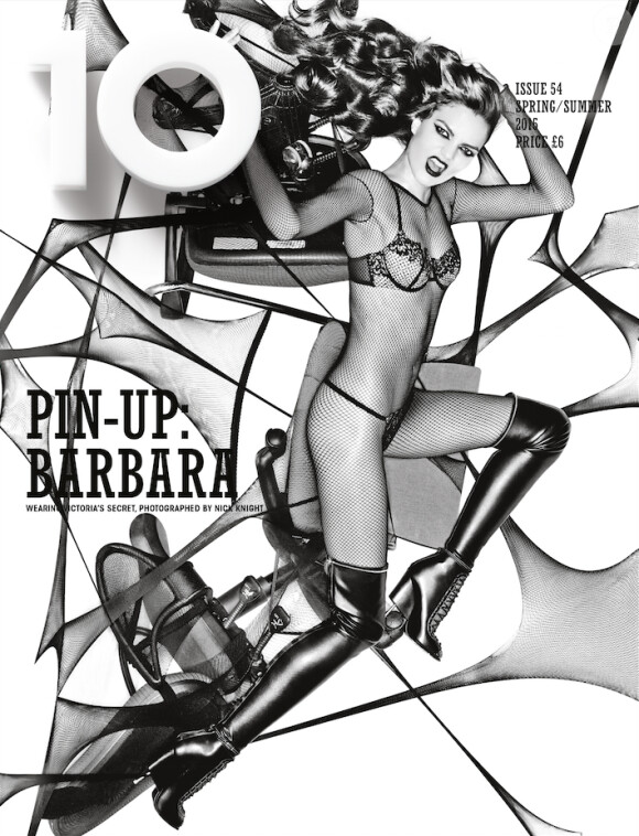Barbara Fialho habillée de lingerie Victoria's Secret en couverture du nouveau numéro de 10. Photo par Nick Knight.