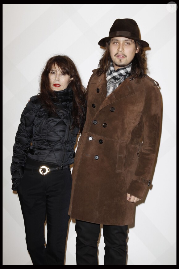 Lulu Gainsbourg et Bambou, défilé Chanel à Paris le 4 octobre 2011. 