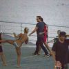 Exclusif - L'acteur Simon Baker et sa femme Rebecca Rigg se promènent à Bondi Beach le 22 janvier 2015, à Sydney, en Australie, avant de dîner sans leurs trois enfants au restaurant Icebergs Dining Room.