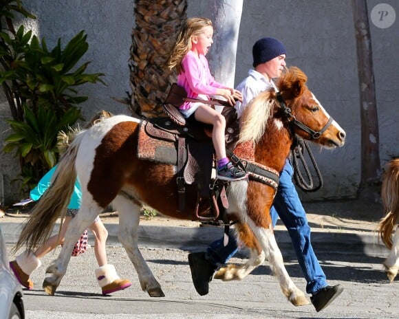 Ben Affleck se rend au Farmers Market avec ses enfants Violet, Seraphina et Samuel à Pacific Palisades, le 1er février 2015.