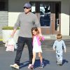 Ben Affleck se rend au Farmers Market avec ses enfants Violet, Seraphina et Samuel à Pacific Palisades, le 1er février 2015.