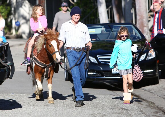 Please hide the children's faces prior to the publication. Actor Ben Affleck who is set to star in the Batman v Superman movie spends some quality time with his kids by taking them to the local Farmers Market in Pacific Palisades, Los Angeles, CA, USA on February 1, 2015. The hunky star showed off his muscular physique in a tight-fitting light sweater while he kept his watchful eye on his children. Photo by GSI/ABACAPRESS.COM02/02/2015 - Los Angeles
