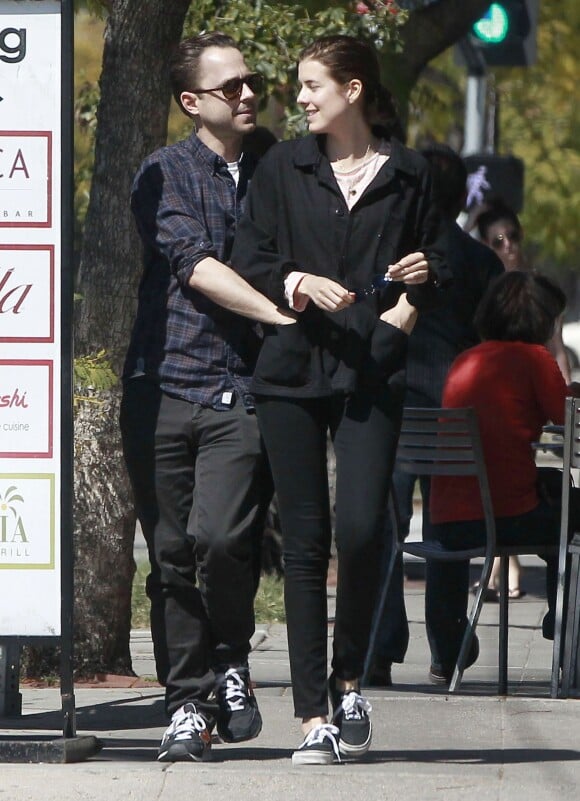 Giovanni Ribisi et sa femme Agyness Deyn se promenent en amoureux à Los Feliz, le 10 mars 2013.