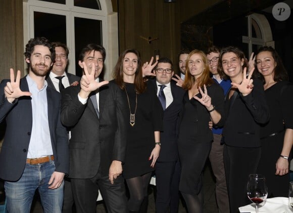Yannick Alléno avec sa femme Laurence Bonnel et son équipe célèbrent les trois étoiles du Guide Michelin au Victoria Club à Paris, le 2 février 2015