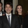 Yannick Alléno avec sa femme Laurence Bonnel, après avoir décroché trois étoiles au Guide Michelin au Victoria Club à Paris, le 2 février 2015