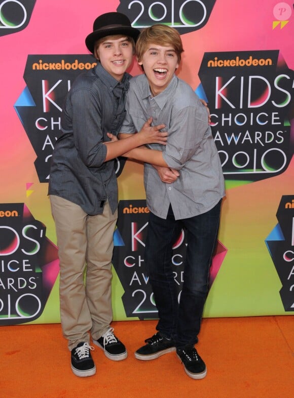 Dylan and Cole Sprouse lors des Kids Choice Awards à Los Angeles le 27 mars 2010