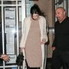 Kendall Jenner à New York, porte un manteau en fausse fourrure Ashley B, un sac et un pull fendu (porté en robe) Isabel Marant, et des bottes Gianvito Rossi. Le 10 février 2015.