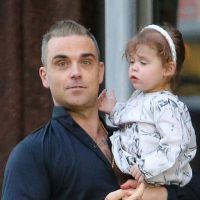 Robbie Williams, jeune papa comblé avec sa fille de 2 ans et sa femme