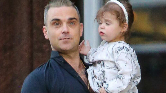 Robbie Williams, jeune papa comblé avec sa fille de 2 ans et sa femme