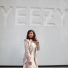 Kim Kardashian passe devant le magasin adidas à SoHo, où est exposée la Yeezy Boost 750, nouvelle création de son mari Kanye West. New York, le 10 février 2015.