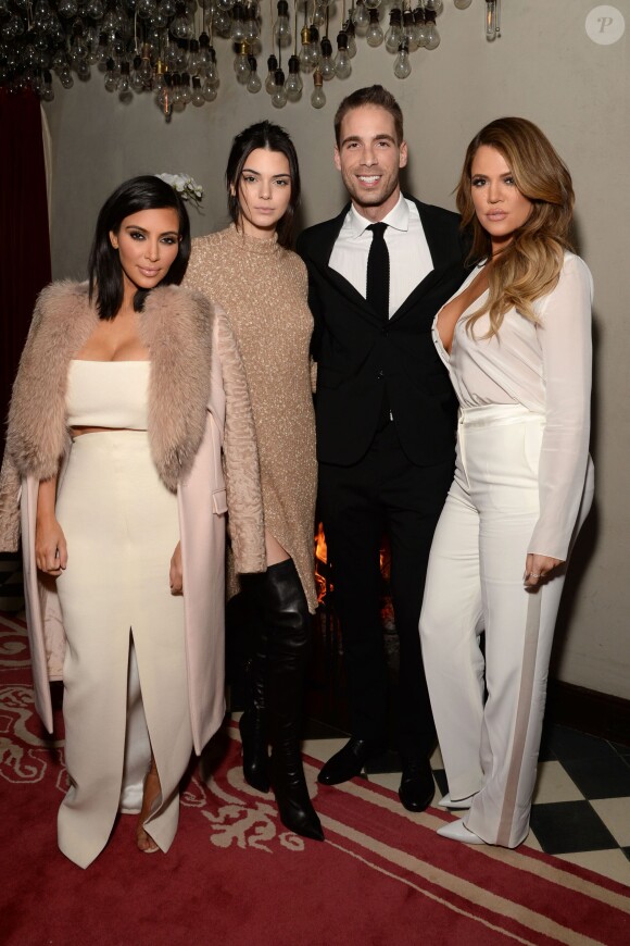 Kim Kardashian, Kendall Jenner, Simon Huck (fondateur de Command Entertainment Group) et Khloé Kardashian assistent à la soirée de lancement de l'agence Command Entertainment Group. New York, le 10 février 2015.