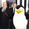 Pitbull et John Malkovich lors de la Première du film "Penguins of Madagascar" à New York le 16 octobre 2014. 