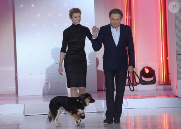 Alexandra Lamy et Michel Drucker avec sa chienne Isia - Enregistrement de l'émission "Vivement Dimanche" à Paris le 11 Fevrier 2015. L'émission sera diffusée le 15 Fevrier.