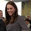 Kate Middleton, duchesse de Cambridge, enceinte de 7 mois, à la Tour Spinnaker le 12 février 2015 à Portsmouth, où elle venait pour soutenir la campagne de Sir Ben Ainslie pour la 35e Coupe de l'America (2017) ainsi que le 1851 Trust, association qui vise à attirer les jeunes vers la pratique de la voile.