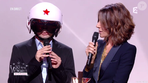Cascadeur reçoit le prix du meilleur album de musiques électroniques aux 30e Victoires de la musique, au Zénith de Paris, le 13 février 2015.