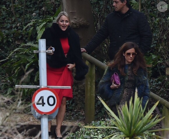 Arrivée des invités au mariage de Benedict Cumberbatch et Sophie Hunter en l'église St. Peter and St. Paul à Mottistone sur l'île de Wight, le 14 février 2015.