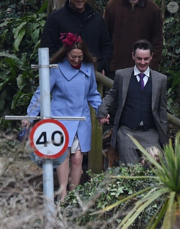 Arrivée des invités au mariage de Benedict Cumberbatch et Sophie Hunter en l'église St. Peter and St. Paul à Mottistone sur l'île de Wight, le 14 février 2015.