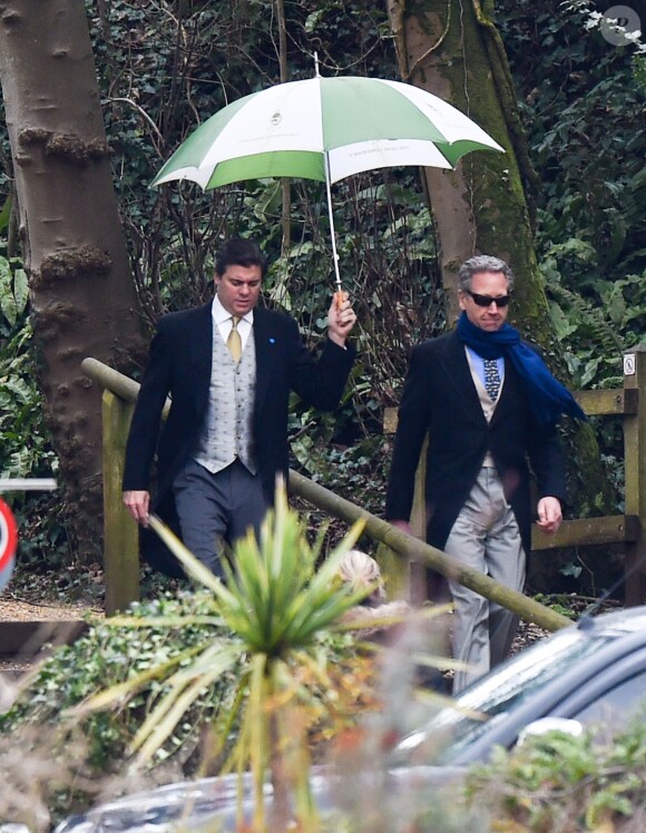 Arrivée des invités au mariage de Benedict Cumberbatch et Sophie Hunter en l'église St. Peter and St. Paul à Mottistone sur l'île de Wight, le 14 février 2015.
