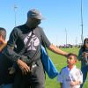 Kobe Bryant est venue encourager sa fille Natalia Diamante lors d'un match de foot à Lancaster du côté de Los Angeles, le 15 février 2015, en compagnie de son épouse Vanessa