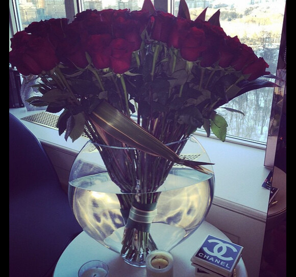 Lady Gaga a ajouté une photo sur son compte Instagram d'un bouquet de roses probablement offert par son fiancé pour la Saint Valentin, le 13 février 2015.