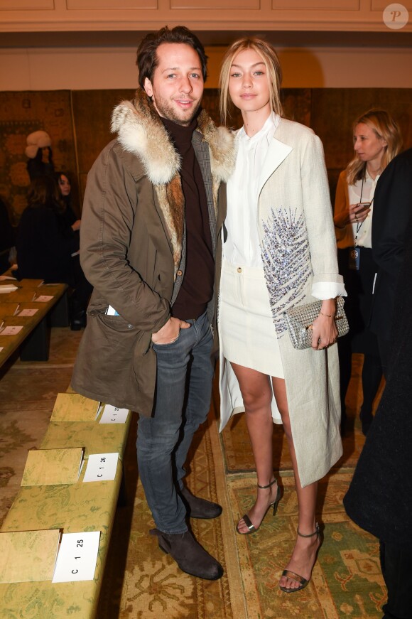 Derek Blasberg et Gigi Hadid assistent au éfilé Tory Burch automne-hiver 2015-2016 au 583 Park Avenue. New York, le 17 février 2015.