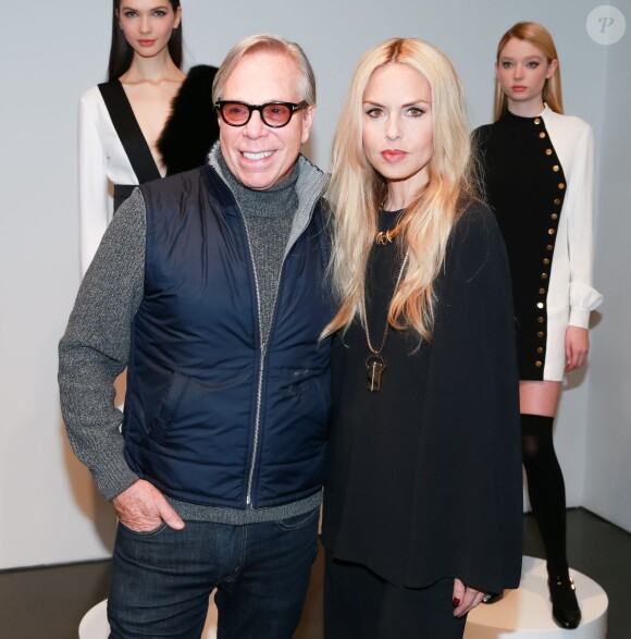 Tommy Hilfiger et Rachel Zoe lors de la présentation de la collection automne-hiver 2015-2016 de Rachel Zoe à la galerie Affirmation Arts. New York, le 17 février 2015.