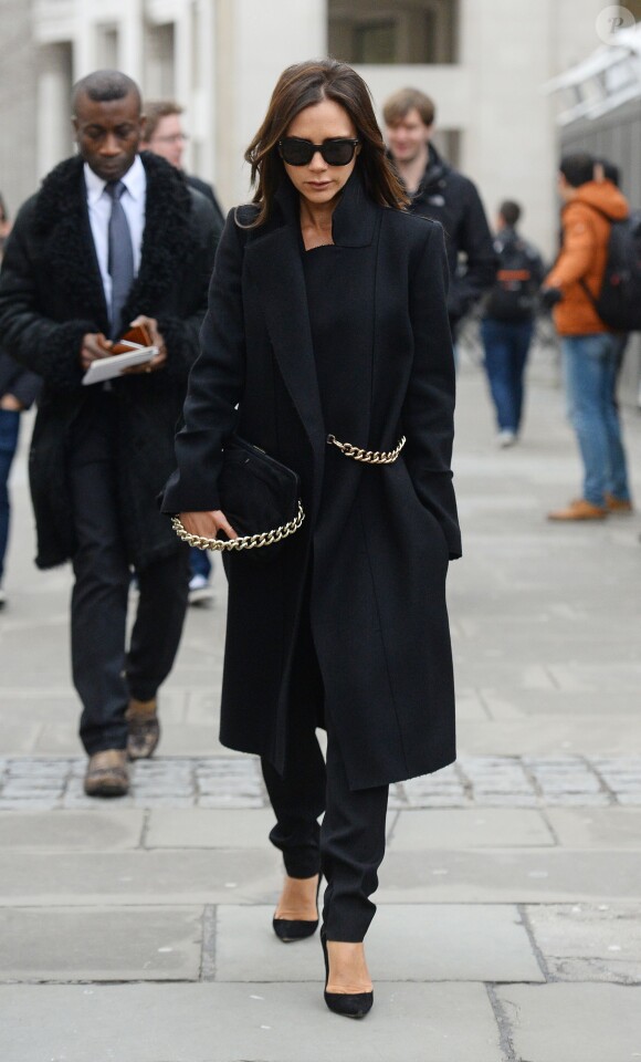 Victoria Beckham arrive à la cathédrale Saint-Paul pour la messe commérative en l'honneur du professeur Louise Wilson. Londres, le 20 février 2015.