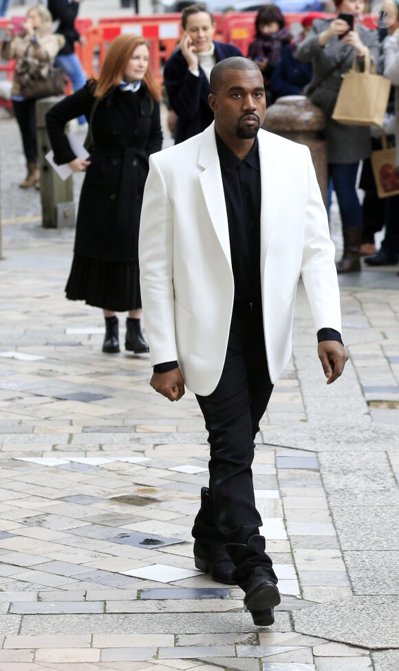Kanye West arrive à la cathédrale Saint-Paul pour la messe commérative en l'honneur du professeur Louise Wilson. Londres, le 20 février 2015.