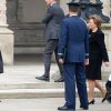 La reine Letizia d'Espagne, en déplacement le 19 février 2015 à La Corogne avec le roi Felipe VI pour la remise des médailles d'or de l'Eixo Atlantico Do Noroeste Peninsular en présence du couple présidentiel portugais, a fait sensation avec son look rétro et sophistiqué...
