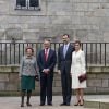 Le roi Felipe VI et la reine Letizia d'Espagne étaient associés au président portugais Anibal Cavaco Silva et sa femme Maria Cavaco Silva à La Corogne le 19 février 2015 pour la remise des médailles d'or de l'Eixo Atlantico Do Noroeste Peninsular.