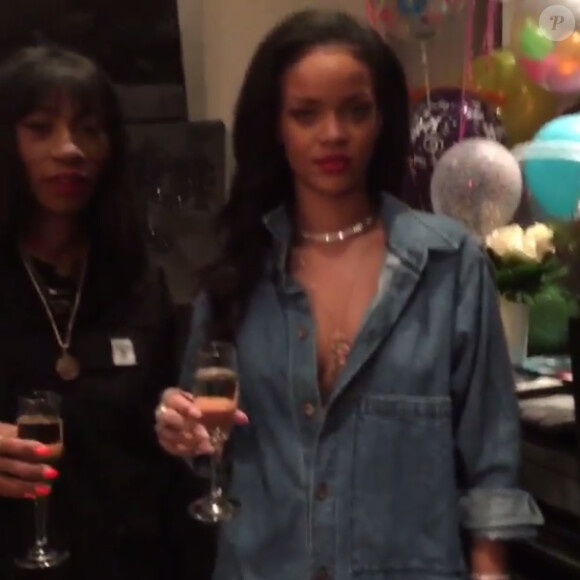 Rihanna célèbre ses 27 ans, le 20 février 2015 : ici avec sa BFF Melissa Fprde
