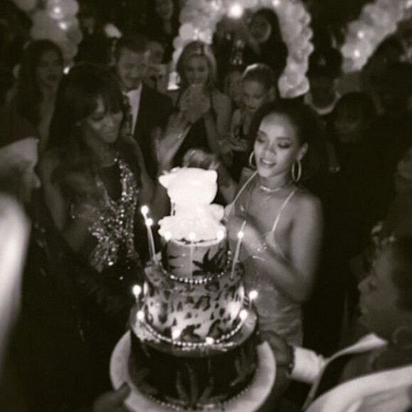 Richie Akiva poste des photos de l'anniversaire de Rihanna (27 ans), le 20 février 2015, à Hollywood