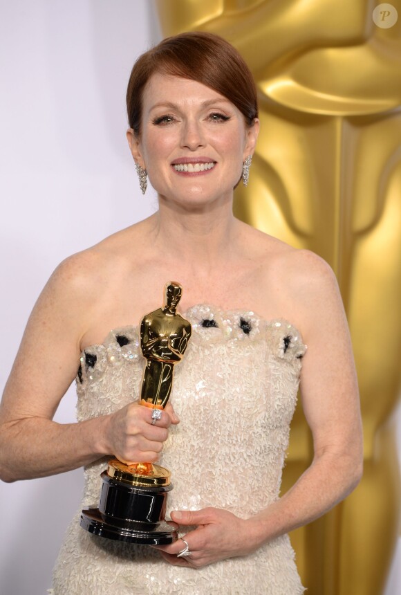 Julianne Moore - Press Room lors de la 87e cérémonie des Oscars à Hollywood, le 22 février 2015.
