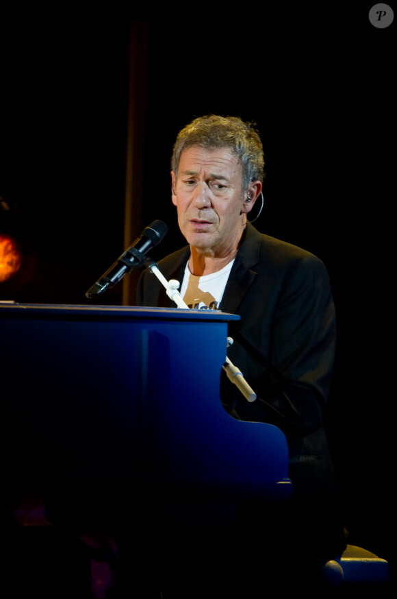 François Feldman - Concert "Stars 80 " au Palais omnisports de Paris-Bercy à Paris, le 21 decembre 2013.