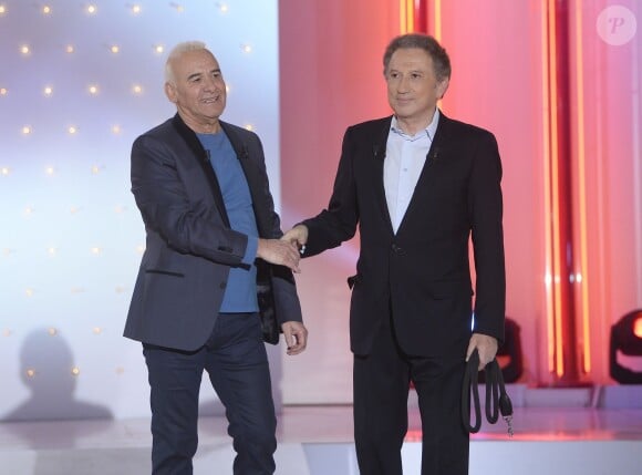 Michel Fugain et Michel Drucker - Enregistrement de l'émission Vivement Dimanche à Paris le 25 février 2015. L'émission sera diffusée le 3 mars sur France 2. Invité principal Michel Fugain.