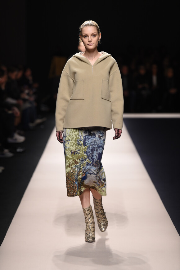 Jessica Stam défile pour N°21 (collection automne-hiver 2015-2016) lors de la Fashion Week de Milan. Le 25 février 2015.