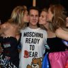 Gigi Hadid, Jeremy Scott, guest - People au défilé Moschino lors de la fashion week à Milan, le 26 février 2015.  Woman Fashion Week F/W 15-16 Moschino Front Row Milan- Italy 26-02-201526/02/2015 - Milan