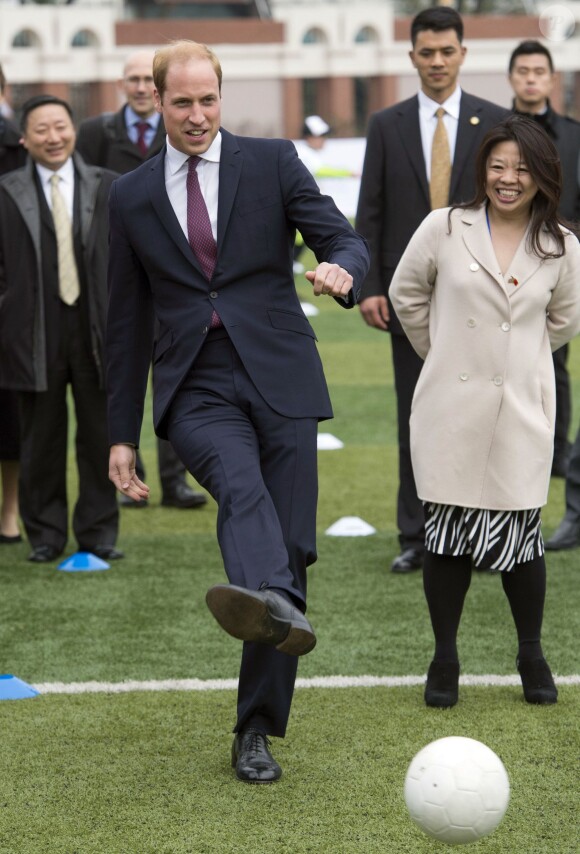 Le prince William en visite au lycée de Nanyang, le 3 mars 2015 lors de sa visite officielle en Chine, pour soutenir un programme d'entraînement.