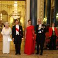  La reine Elizabeth II offrait le 3 mars 2015 un dîner d'Etat en l'honneur du président du Mexique Enrique Peña Nieto et son épouse Angelica Rivera à Buckingham Palace, lors de leur visite officielle en Grande-Bretagne. 