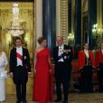  La reine Elizabeth II offrait le 3 mars 2015 un dîner d'Etat en l'honneur du président du Mexique Enrique Peña Nieto et son épouse Angelica Rivera à Buckingham Palace, lors de leur visite officielle en Grande-Bretagne. 